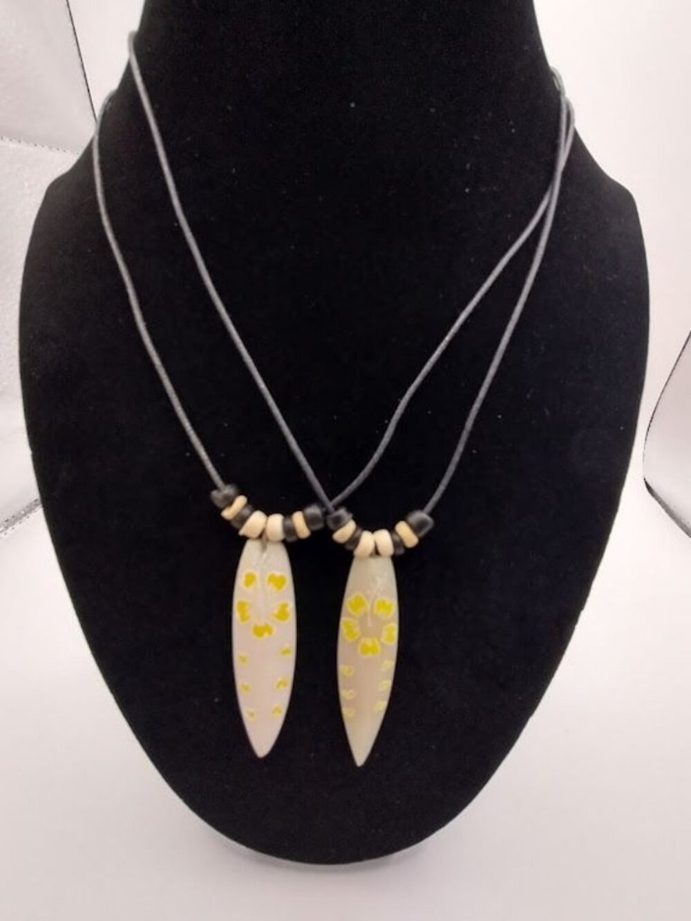 Vintage Hawaiian Style Flower Pendant Necklaces with Beaded Details - Picture 2 of 4